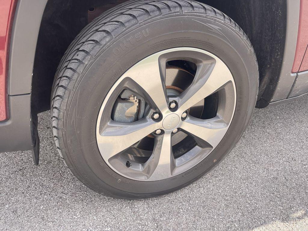 used 2019 Jeep Cherokee car, priced at $17,943