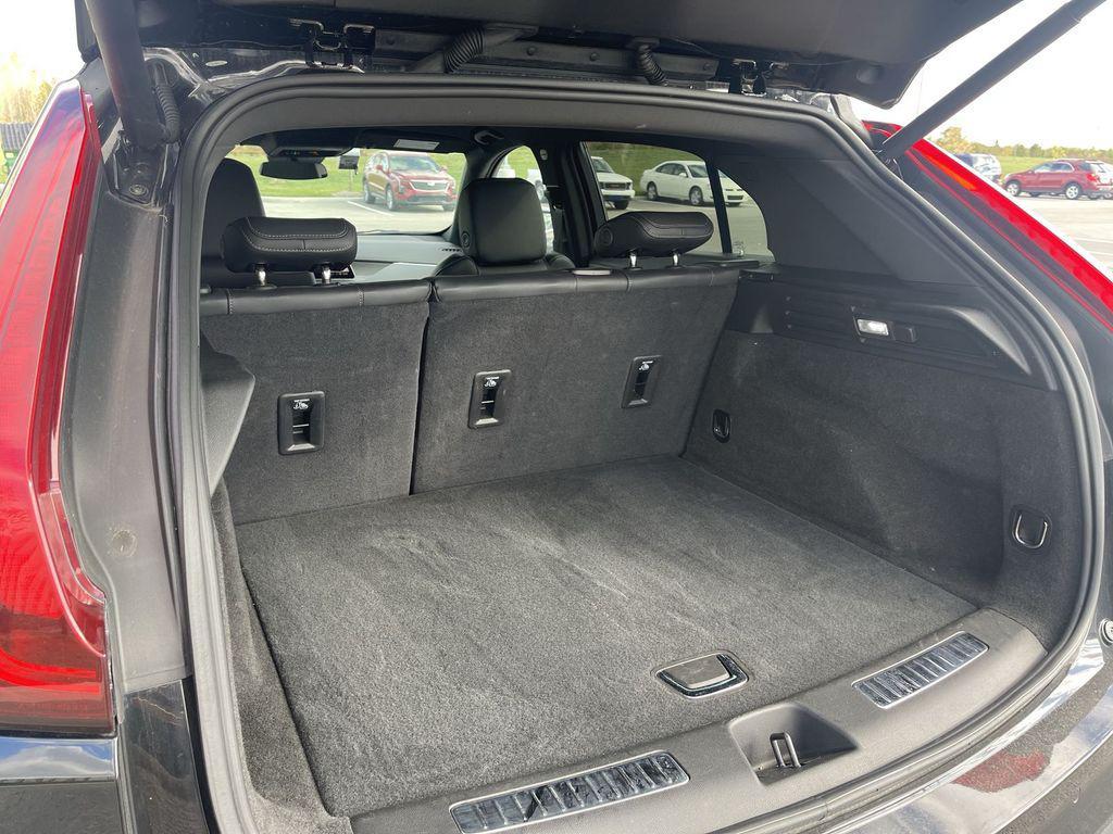 used 2025 Cadillac XT4 car, priced at $34,644