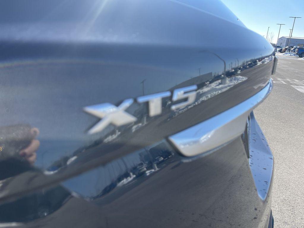 used 2023 Cadillac XT5 car, priced at $33,011