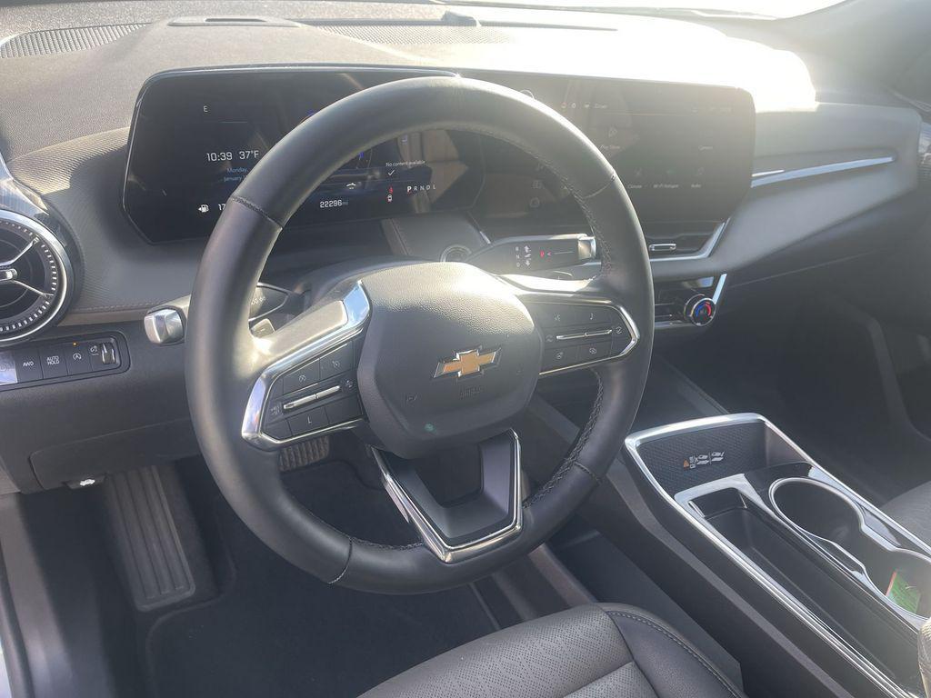 used 2025 Chevrolet Equinox car, priced at $25,426