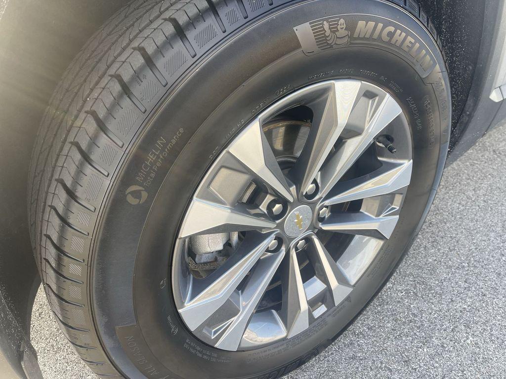 used 2025 Chevrolet Equinox car, priced at $25,426