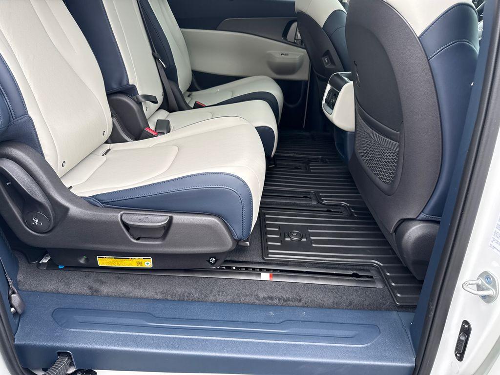 new 2026 Kia Carnival Hybrid car