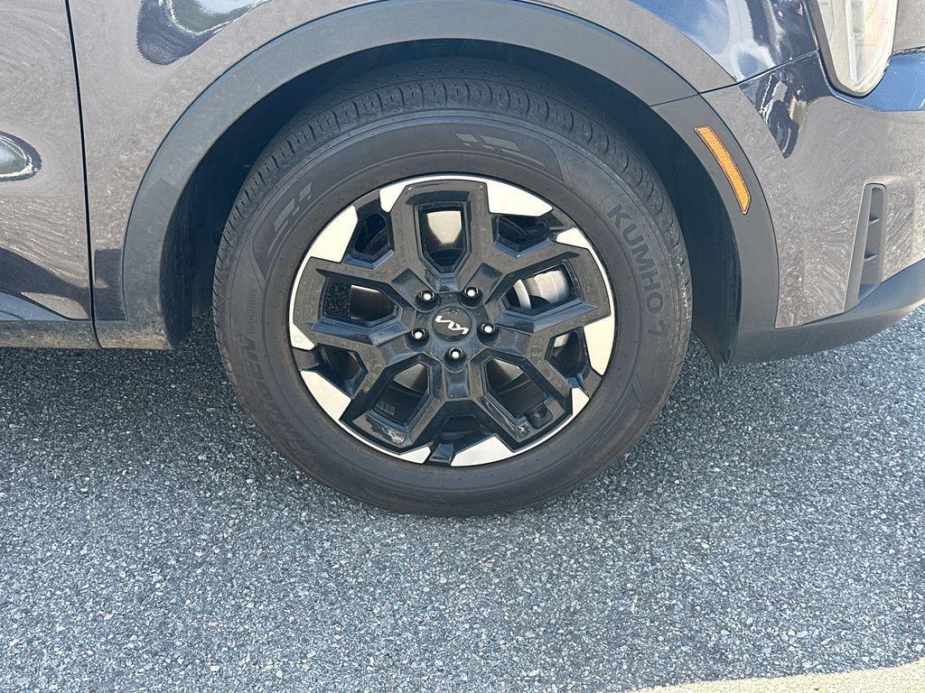 used 2025 Kia Sorento car, priced at $29,598