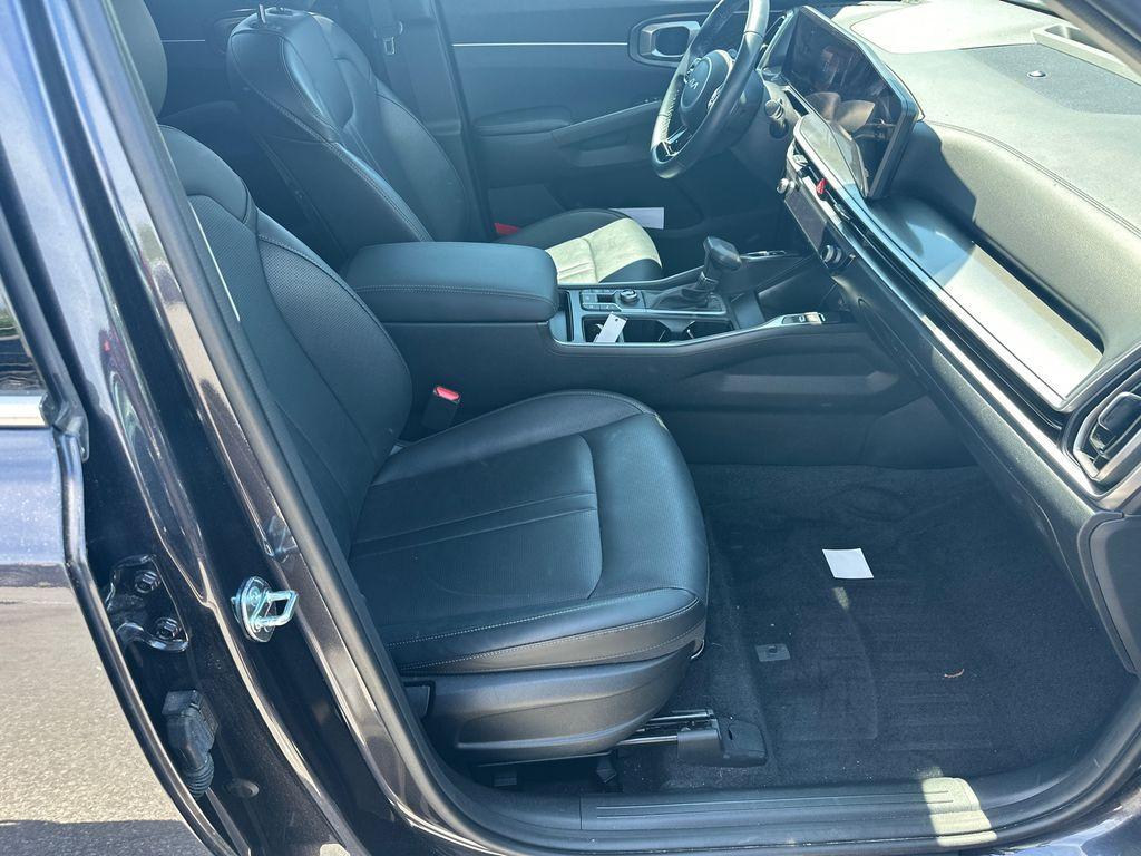used 2025 Kia Sorento car, priced at $29,598