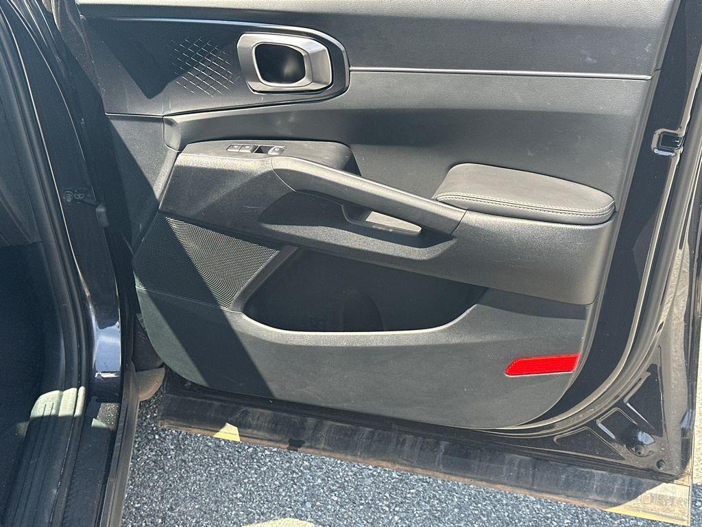 used 2025 Kia Sorento car, priced at $29,598