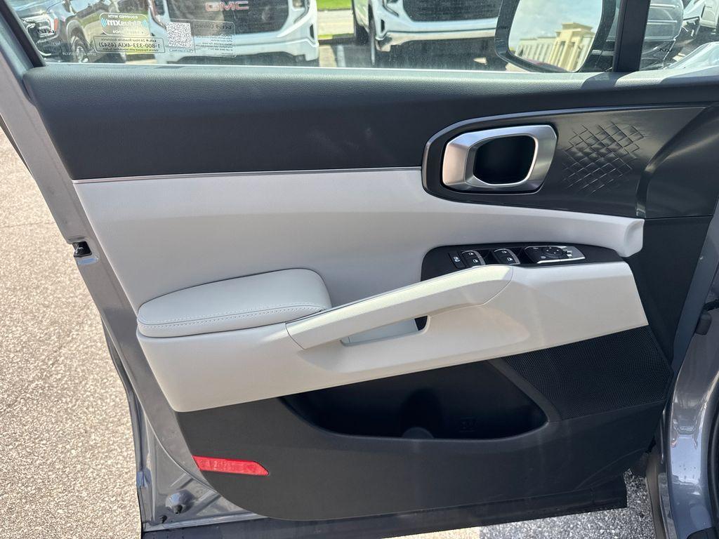 new 2025 Kia Sorento car, priced at $35,939