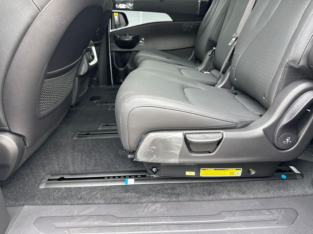 new 2026 Kia Carnival Hybrid car