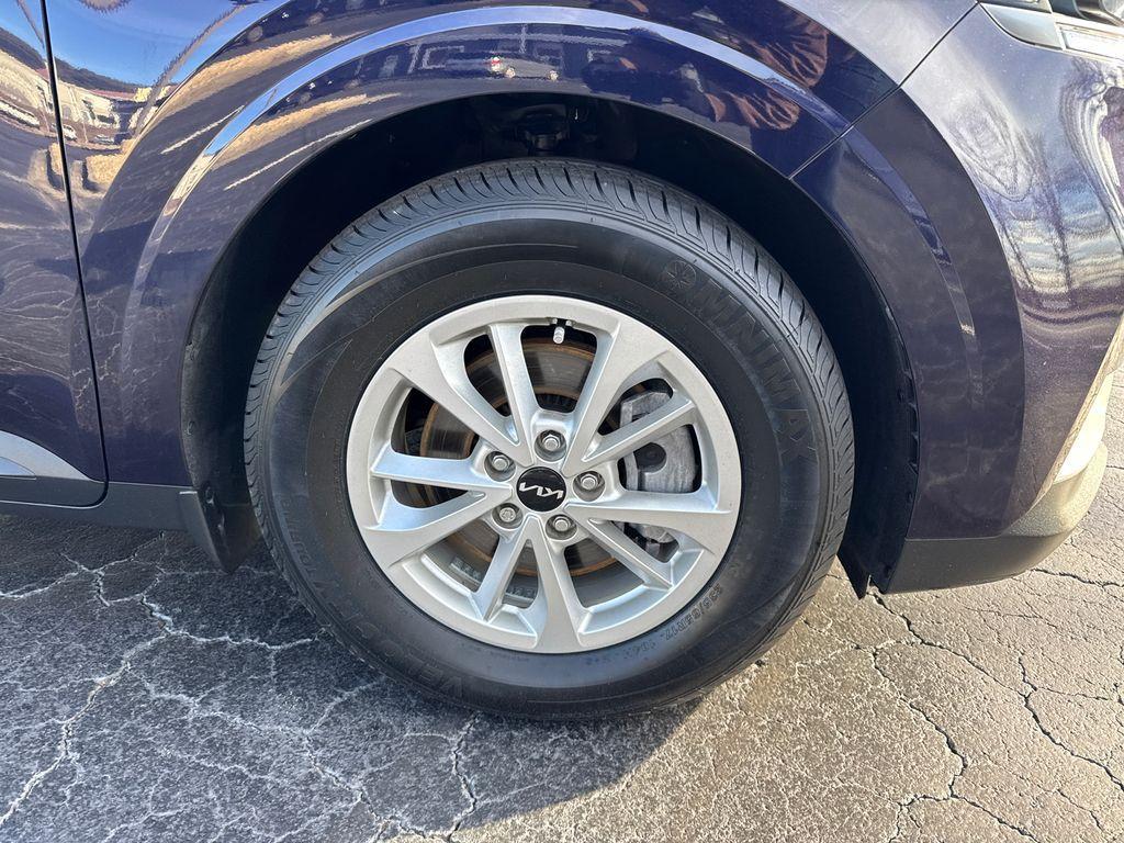 used 2023 Kia Carnival car, priced at $31,500