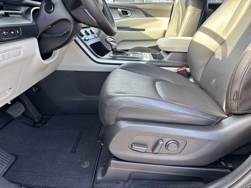 used 2023 Kia Carnival car, priced at $31,500