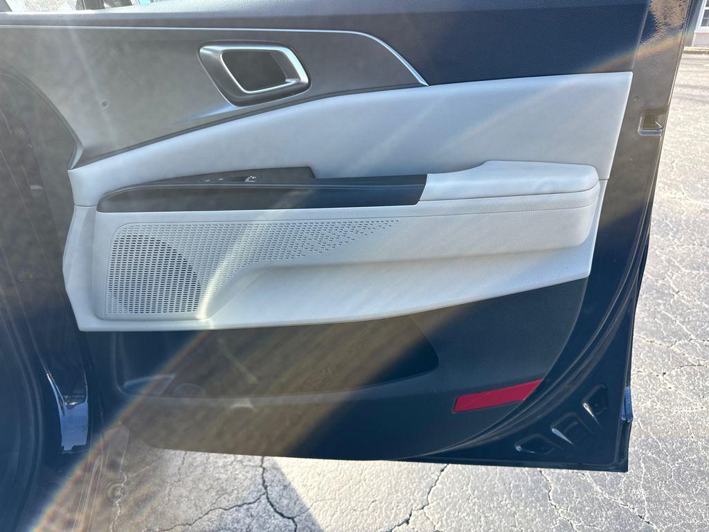 used 2023 Kia Carnival car, priced at $31,500