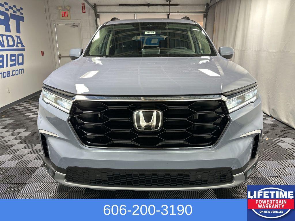 new 2025 Honda Pilot car, priced at $49,050