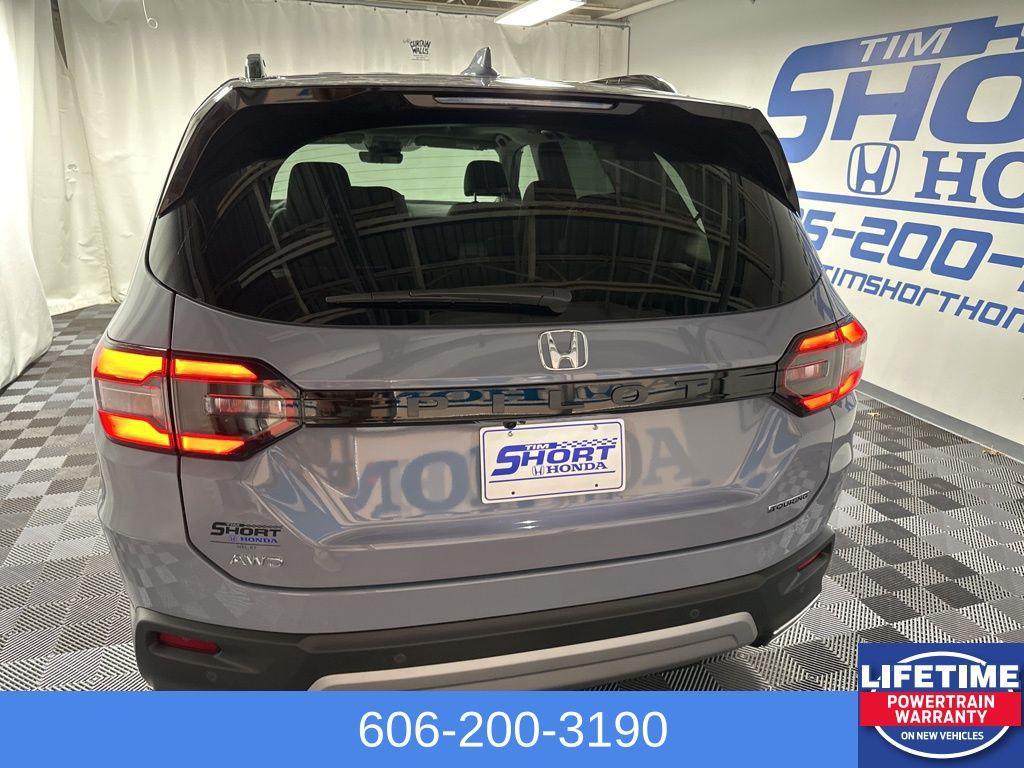 new 2025 Honda Pilot car, priced at $49,050