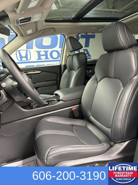 new 2025 Honda Pilot car, priced at $49,050