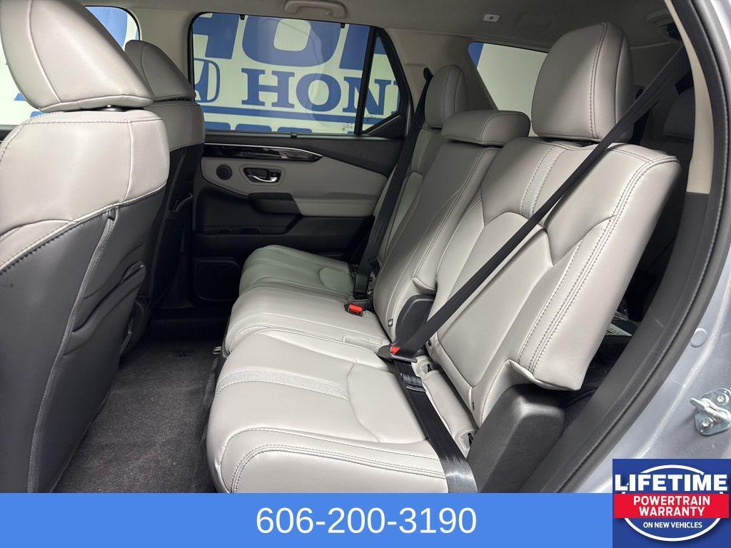 new 2025 Honda Pilot car, priced at $50,495