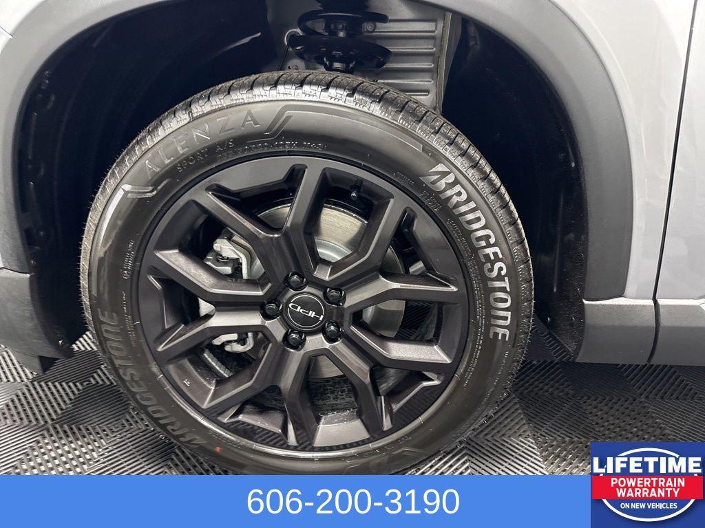 new 2025 Honda Pilot car, priced at $50,495