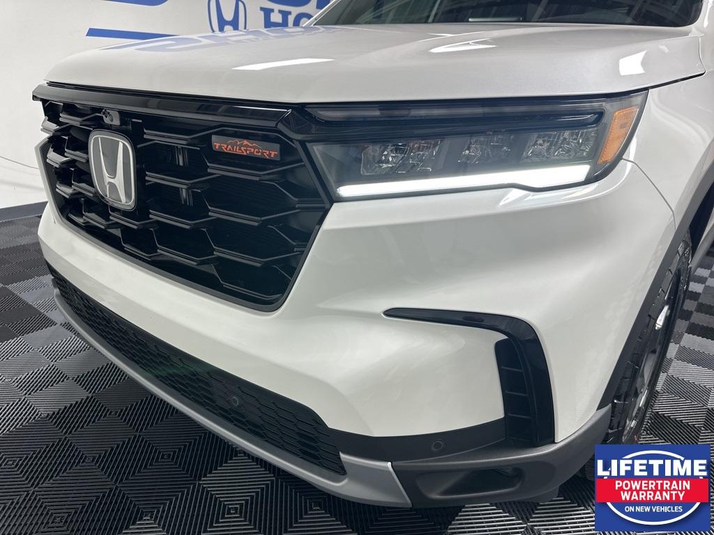 new 2025 Honda Pilot car, priced at $50,950