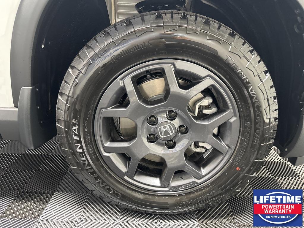 new 2025 Honda Pilot car, priced at $50,950