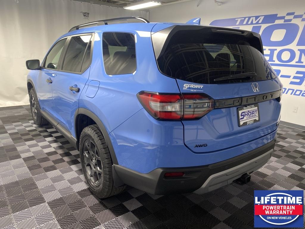 new 2025 Honda Pilot car, priced at $50,950