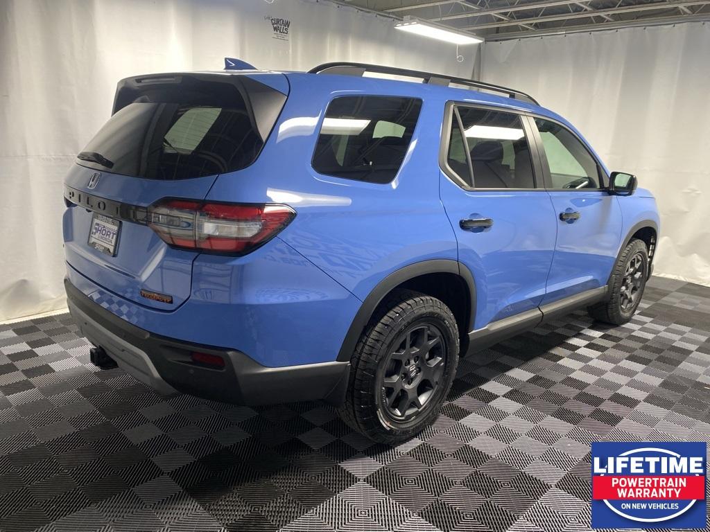 new 2025 Honda Pilot car, priced at $50,950