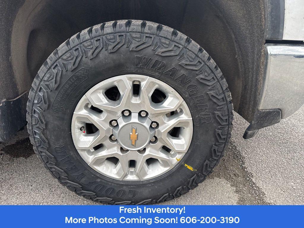 used 2024 Chevrolet Silverado 2500 car, priced at $44,018