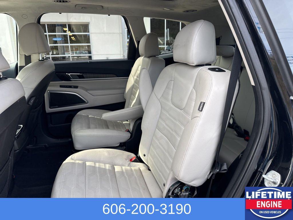 used 2023 Kia Telluride car, priced at $33,234
