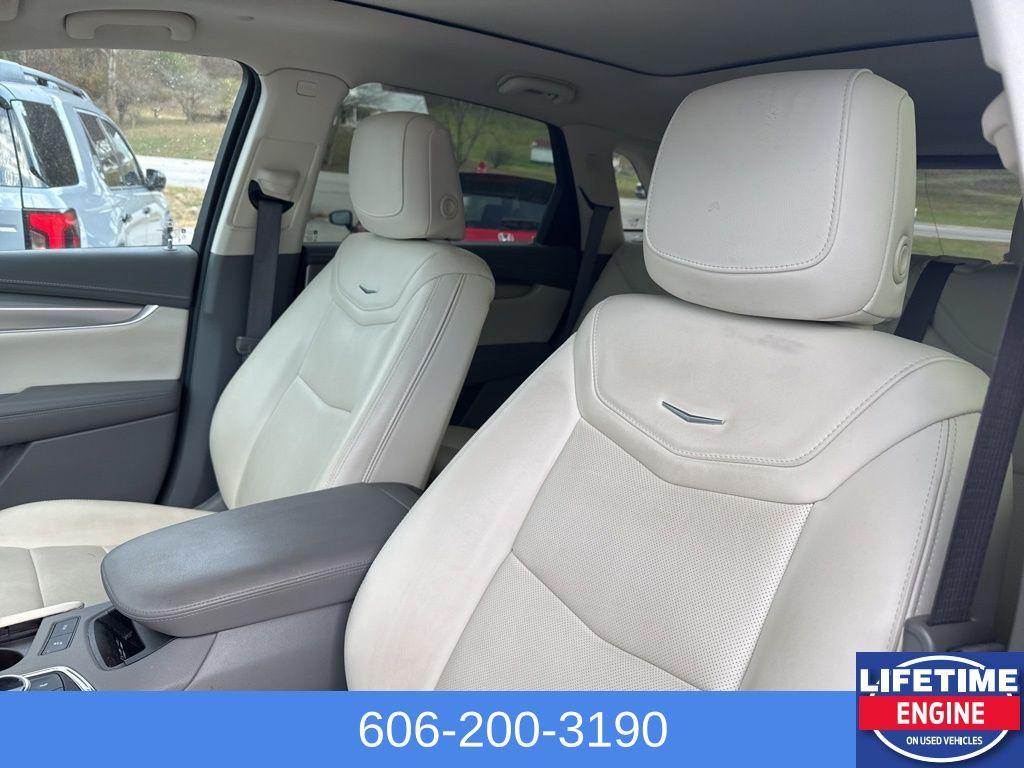 used 2023 Cadillac XT5 car, priced at $30,838
