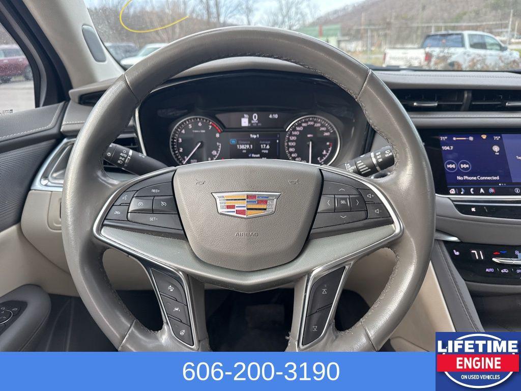 used 2023 Cadillac XT5 car, priced at $30,838