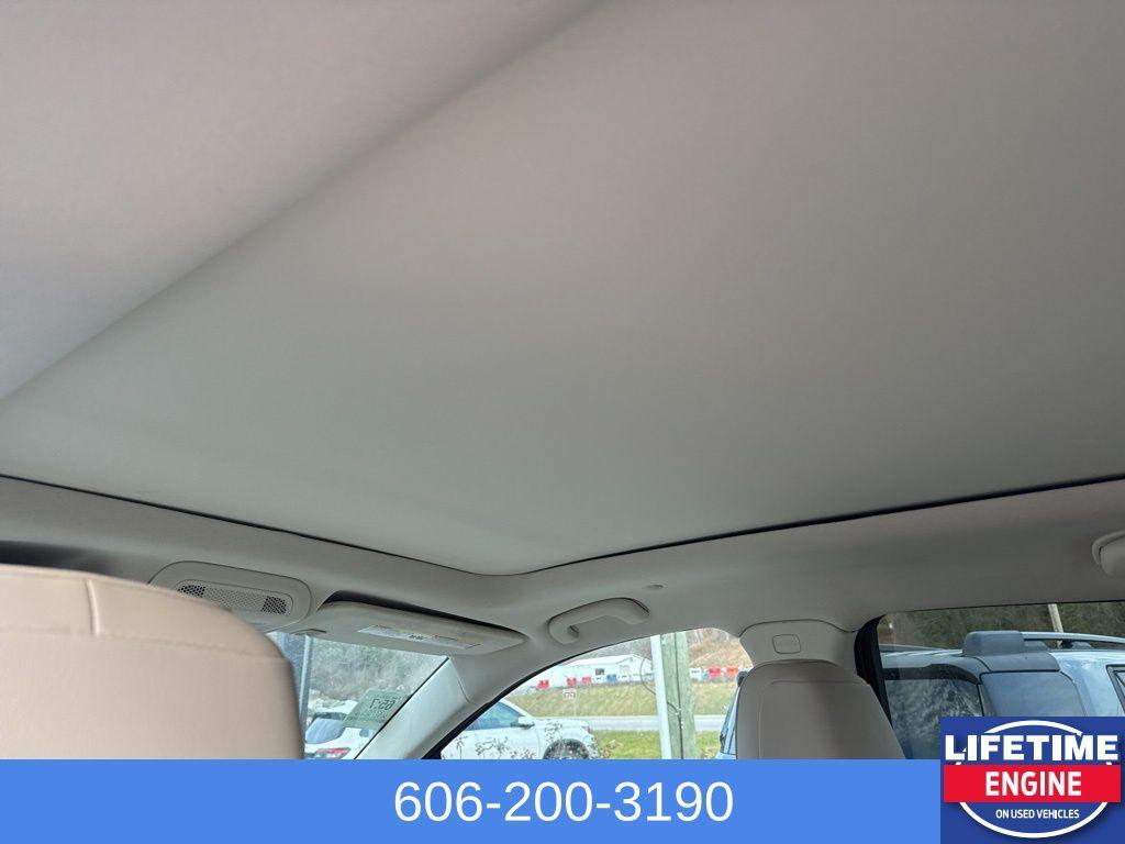 used 2023 Cadillac XT5 car, priced at $30,838