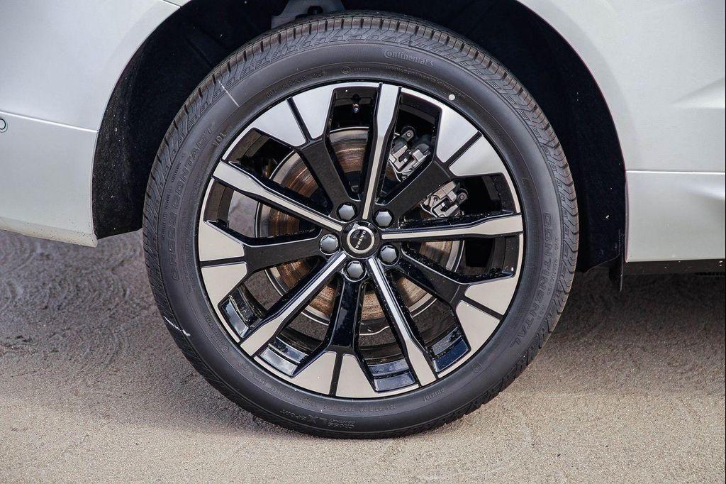 new 2026 Volvo XC60 Plug-In Hybrid car, priced at $69,405