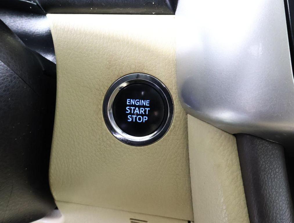 used 2015 Toyota Highlander car, priced at $10,994