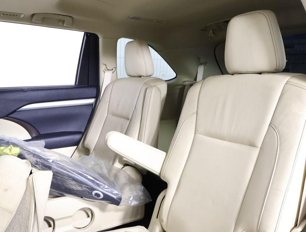 used 2015 Toyota Highlander car, priced at $10,994