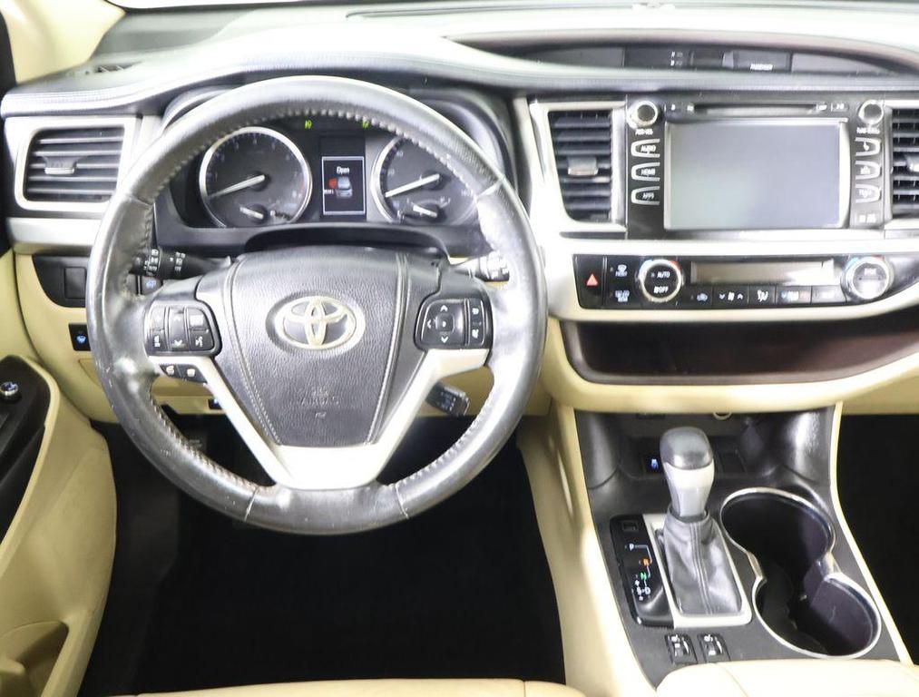 used 2015 Toyota Highlander car, priced at $10,994