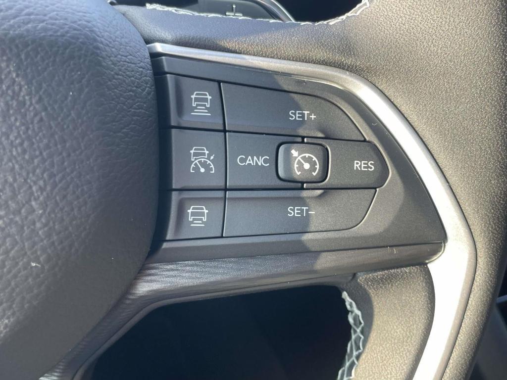 used 2025 Jeep Grand Cherokee car, priced at $35,995