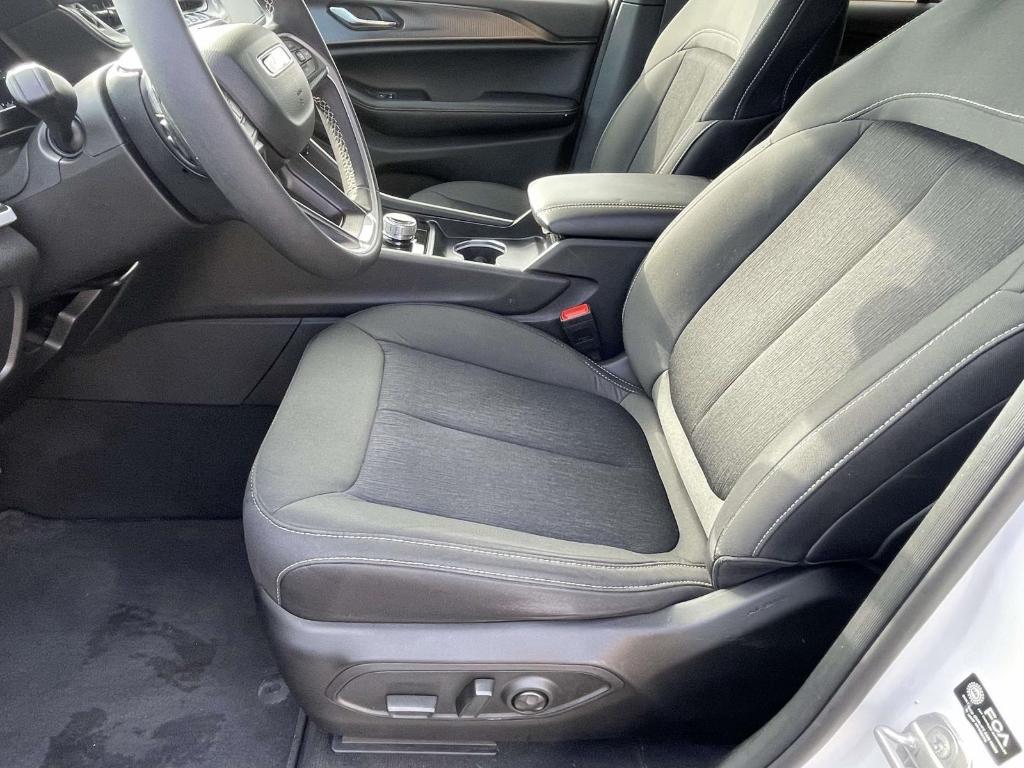 used 2024 Jeep Grand Cherokee car, priced at $26,995