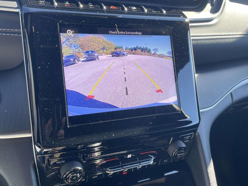 used 2024 Jeep Grand Cherokee car, priced at $26,995