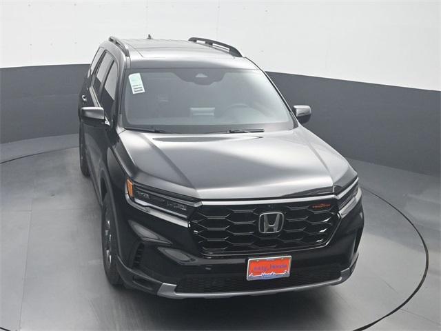 new 2025 Honda Pilot car, priced at $49,400