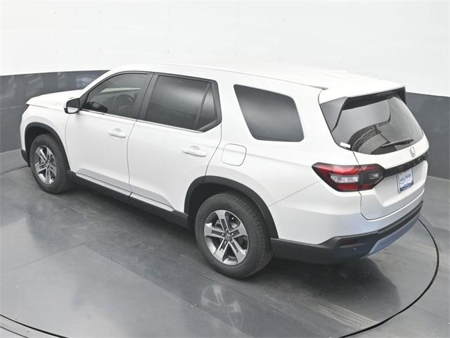new 2025 Honda Pilot car, priced at $43,955