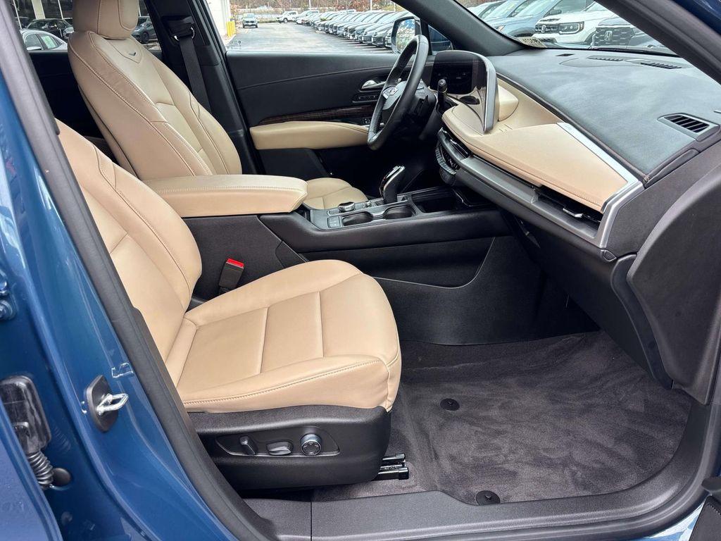 used 2024 Cadillac XT4 car, priced at $28,987