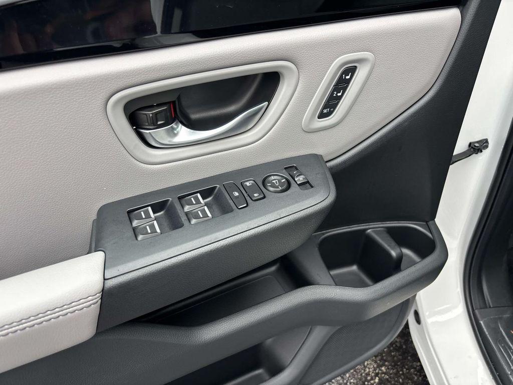 new 2025 Honda Pilot car, priced at $47,550