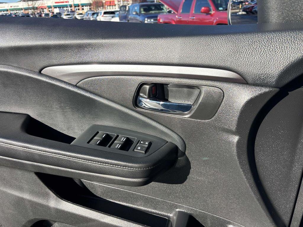 used 2022 Honda Pilot car, priced at $29,987