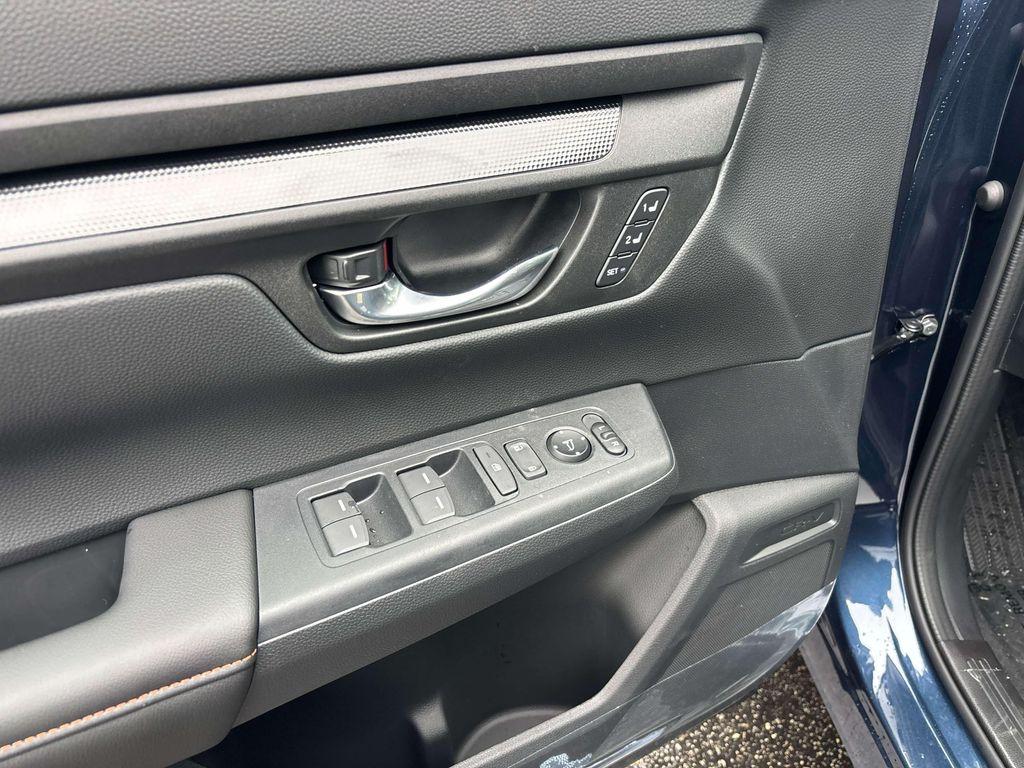 new 2026 Honda CR-V Hybrid car, priced at $41,675