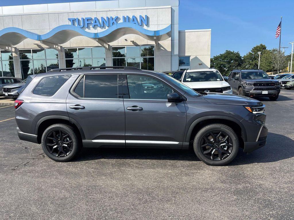 new 2025 Honda Pilot car, priced at $52,950