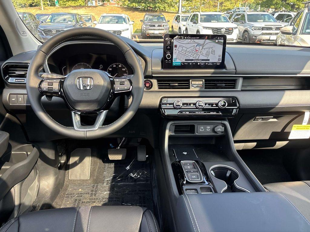 new 2025 Honda Pilot car, priced at $52,950