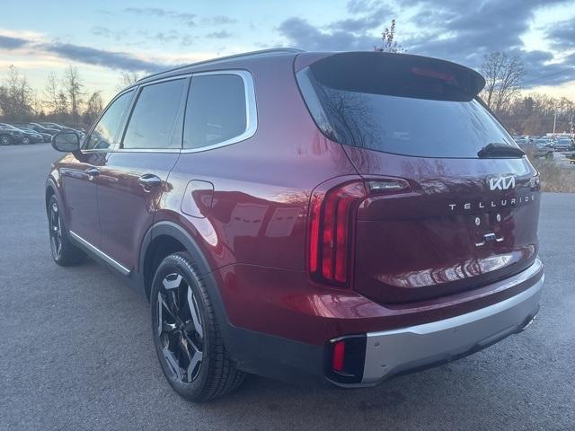 2023 Red Kia Telluride