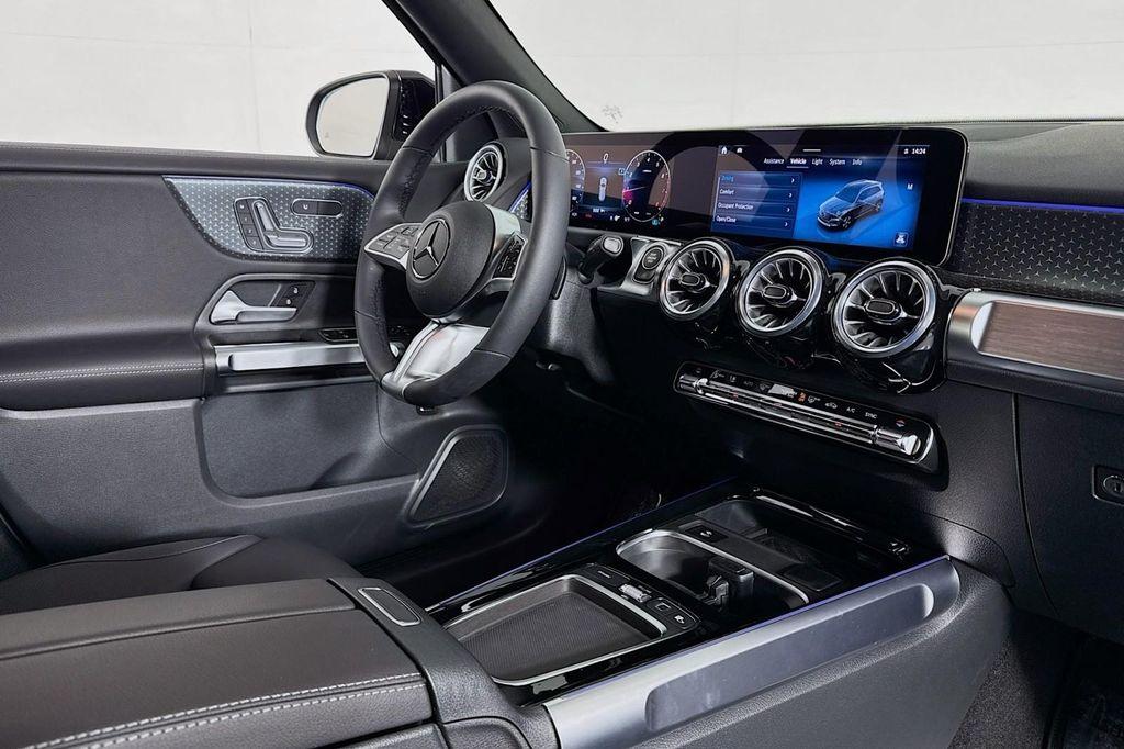 new 2025 Mercedes-Benz GLB 250 car, priced at $49,595