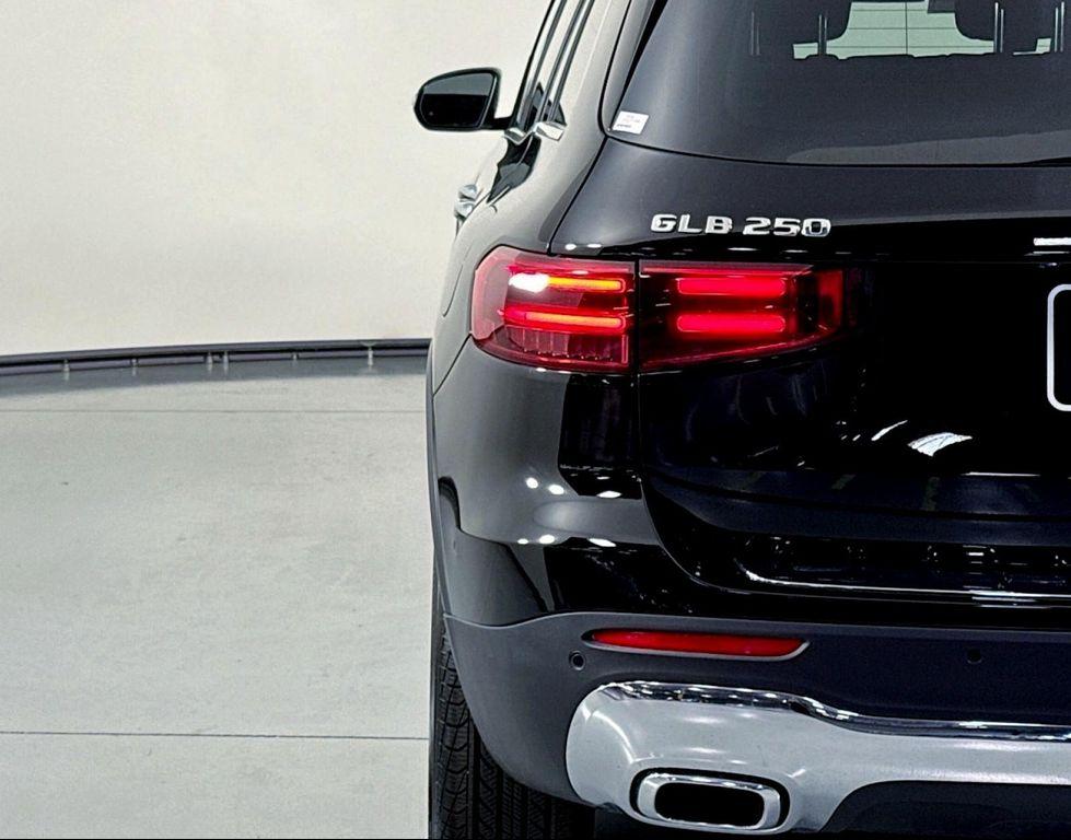 new 2025 Mercedes-Benz GLB 250 car, priced at $49,595