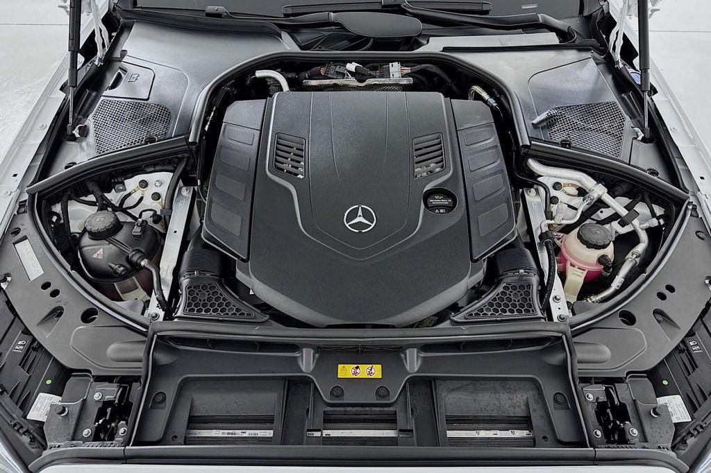 new 2026 Mercedes-Benz Maybach S 580 car, priced at $225,085