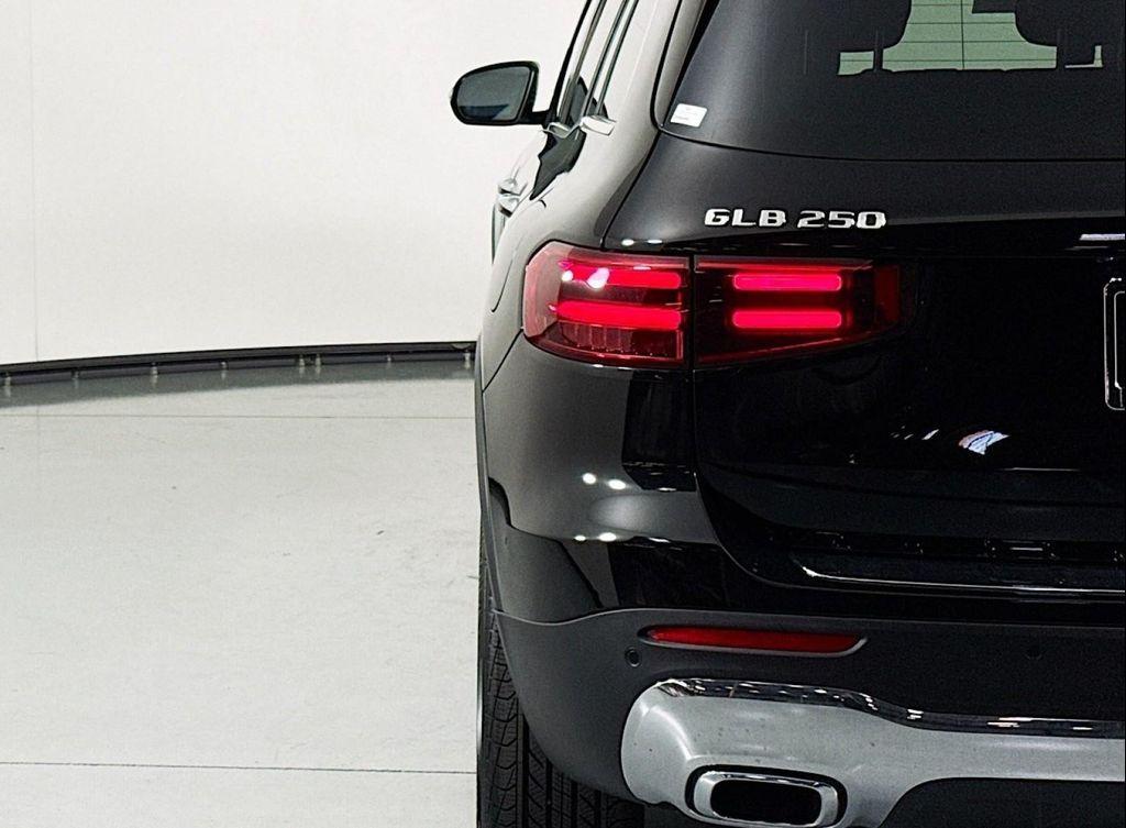 new 2025 Mercedes-Benz GLB 250 car, priced at $47,145