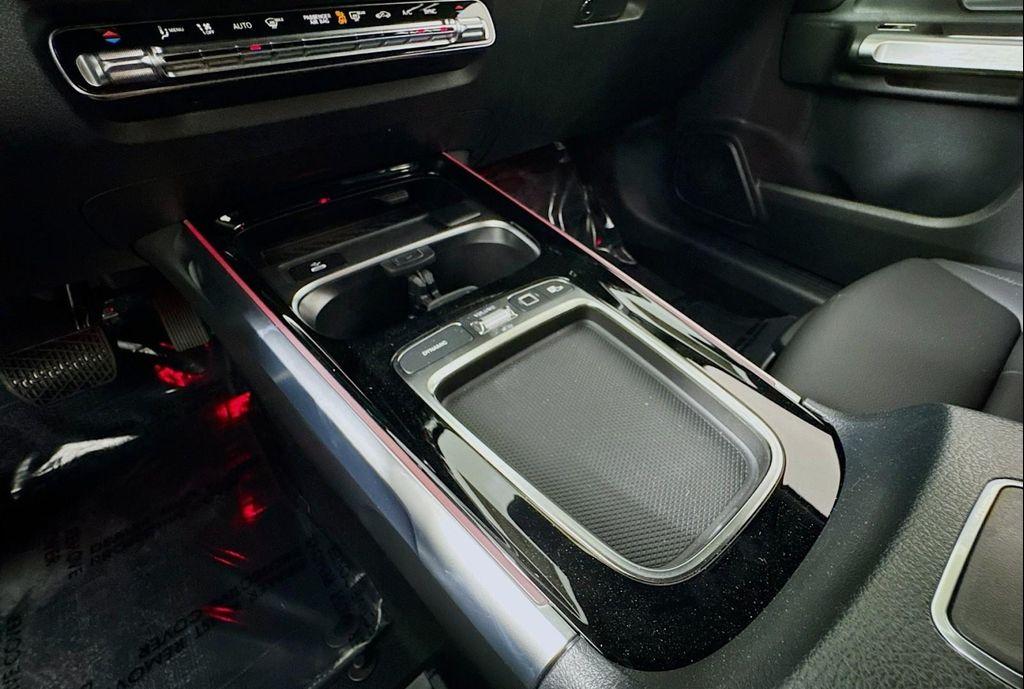 new 2025 Mercedes-Benz GLB 250 car, priced at $47,145