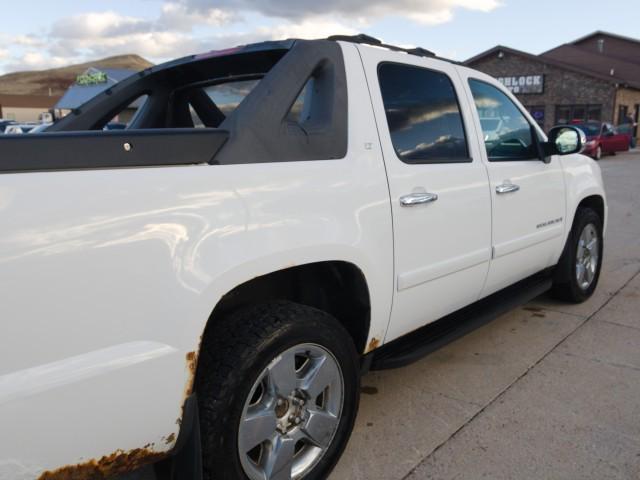 used 2007 Chevrolet Avalanche car, priced at $7,550